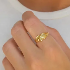 Bred zirkon ring i forgyldt sølv
