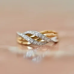 Brillantring i 14 karat guld med rhodium 0,092 ct