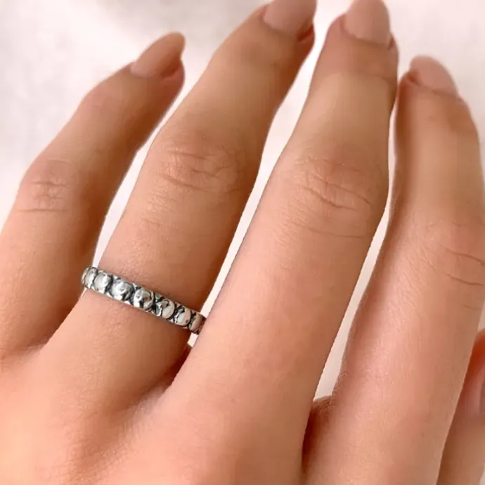Cirkel ring i oxideret sterlingsølv