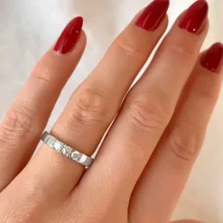 Diamant alliancering i 14 karat hvidguld 3 x 0,10 ct