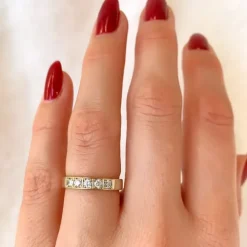 Diamant alliancering i 14 karat guld 5 x 0,05 ct