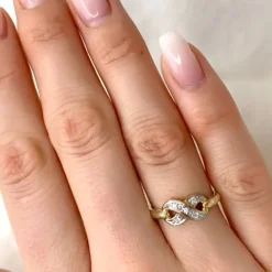 Diamant ring i 9 karat guld.- og hvidguld 0,05 ct