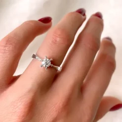 Diamant solitairering i 14 karat hvidguld 0,40 ct