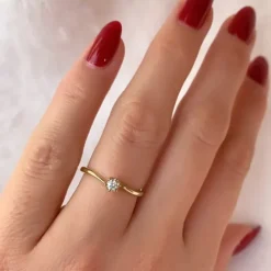 Diamant solitairering i 14 karat guld 0,10 ct