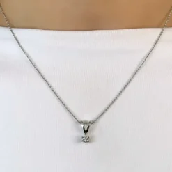 Diamant solitairevedhæng i 14 karat hvidguld 0,10 ct
