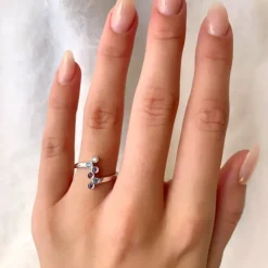 Elegant abstrakt zirkon ring i sølv