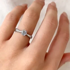 Elegant hvid zirkon ring i sølv