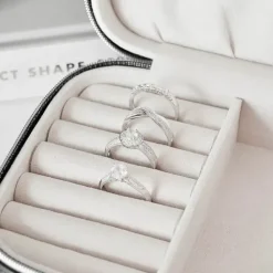 Elegant hvid zirkon ring i sølv