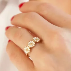 Elegant marguerit ring i forgyldt sølv - Maggie