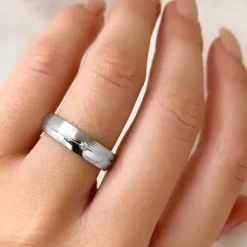 Elegant ring i rhodineret sølv