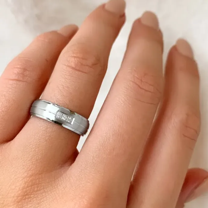 Elegant ring i rhodineret sølv