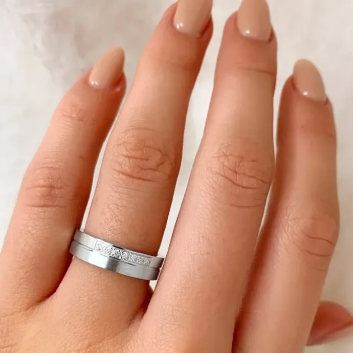 Elegant ring i rhodineret sølv
