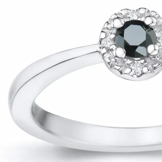Elegant sort diamant brillantring i 14 karat hvidguld 0,11 ct 0,02 ct