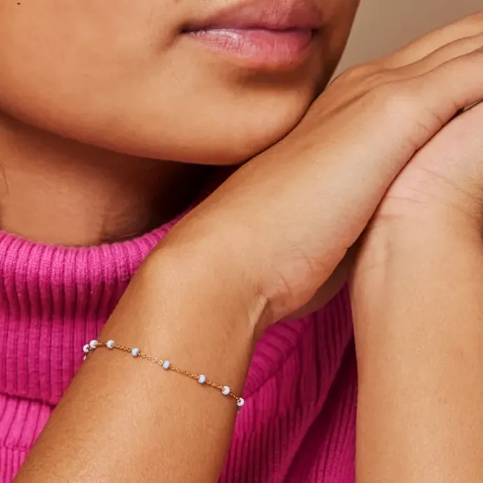 Enamel Lola Sky armbånd i forgyldt sølv lyseblå emalje
