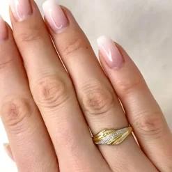 Enkel abstrakt diamant ring i 9 karat guld.- og hvidguld 0,02 ct