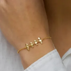 Familie armbånd i forgyldt sølv med Far – Datter – Datter – Mor i forgyldt sølv