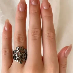 Fingerringe: ring i sort rhodineret sølv