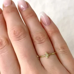 Firkantet diamantring i 9 karat guld 0,01 ct