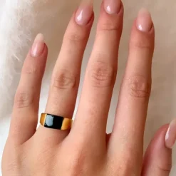 Firkantet onyks ring i forgyldt sølv