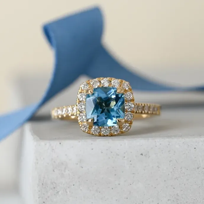 Firkantet topas diamantring i 14 karat guld 1,90 ct 0,44 ct
