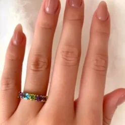 Guldringe: multifarvet ring i 8 karat guld