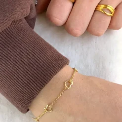 Hjerte armbånd i forgyldt sølv med hjertevedhæng i forgyldt sølv