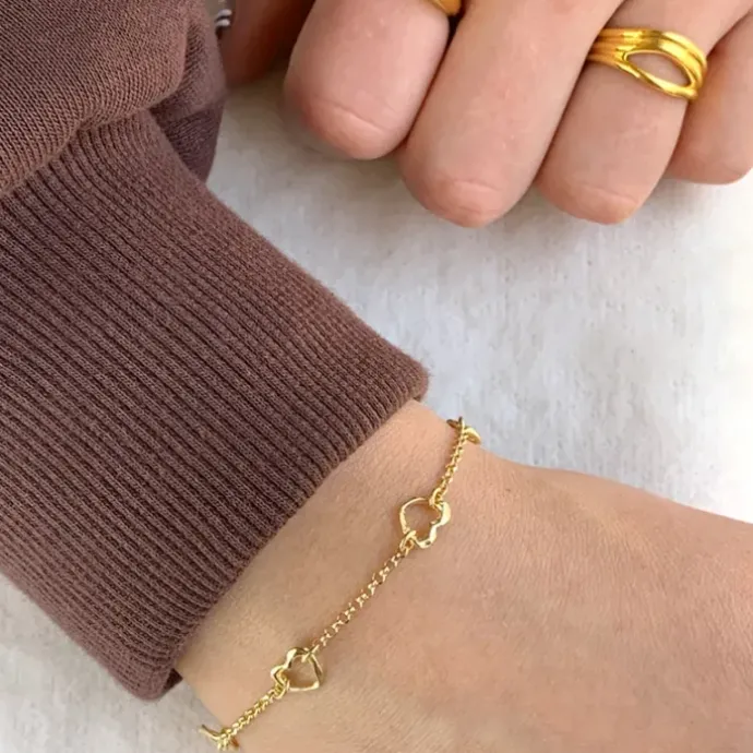 Hjerte armbånd i forgyldt sølv med hjertevedhæng i forgyldt sølv
