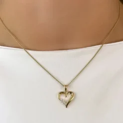 Hjerte diamant vedhæng i 8 karat guld 0,035 ct