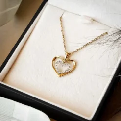 Hjerte diamant vedhæng i 14 karat guld.- og hvidguld 0,18 ct