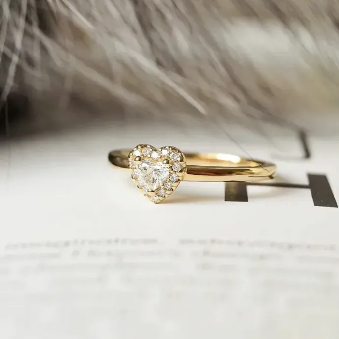 Hjerte diamantring i 14 karat guld 0,24 ct 0,08 ct