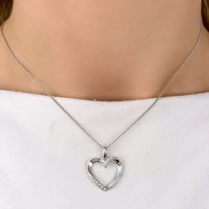 Hjerte diamantvedhæng i 14 karat hvidguld 0,08 ct