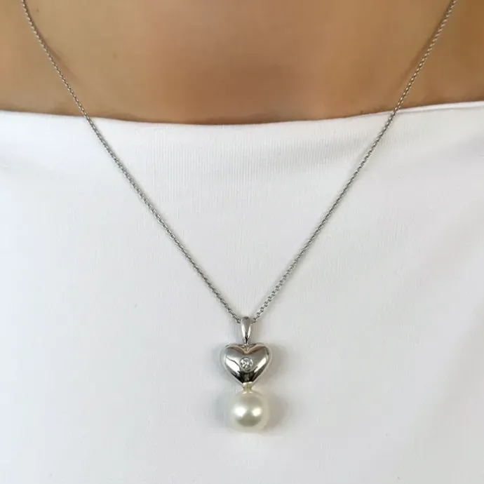 Hjerte perle diamantvedhæng i 14 karat hvidguld 0,07 ct