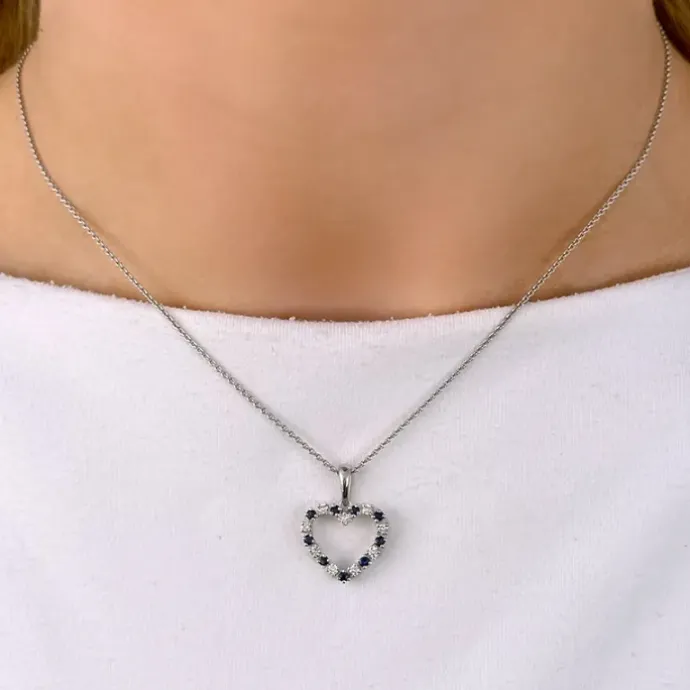 Hjerte safir vedhæng i 14 karat hvidguld 0,20 ct 0,29 ct