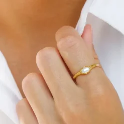 Hvid perle ring i forgyldt sølv