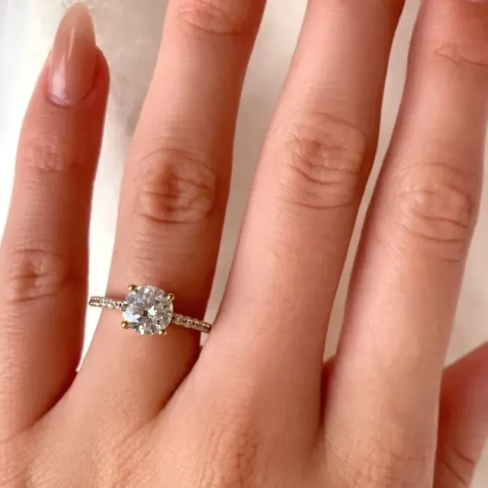 Hvid zirkon ring i 9 karat guld
