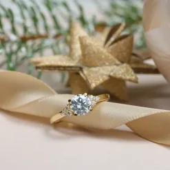 Hvid zirkon ring i 9 karat guld