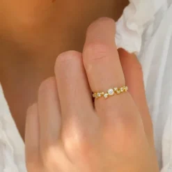 Hvid zirkon ring i forgyldt sølv - Bubbly Sparkle