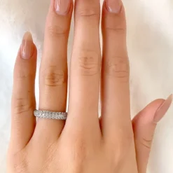 Hvid zirkon ring i rhodineret sølv