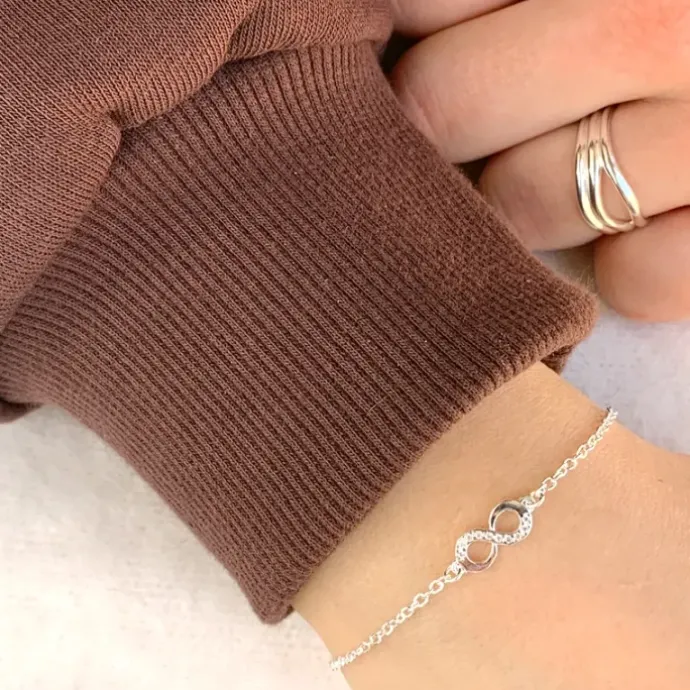 Infinity armbånd i sølv med vedhæng i sølv