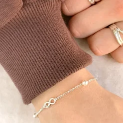 Infinity armbånd i sølv med vedhæng i sølv