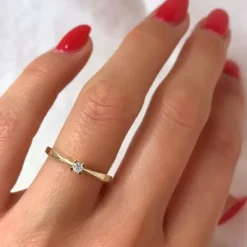 Kampagne - diamant solitairering i 14 karat guld 0,05 ct