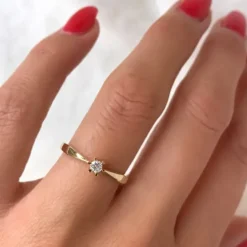 Kampagne - diamant solitairering i 14 karat guld 0,09 ct