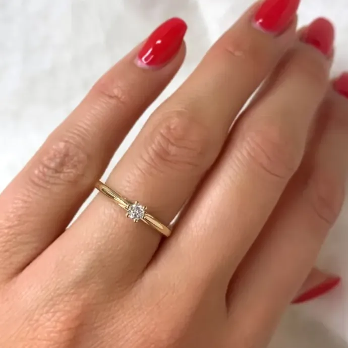 Kampagne - diamant solitairering i 14 karat guld 0,12 ct