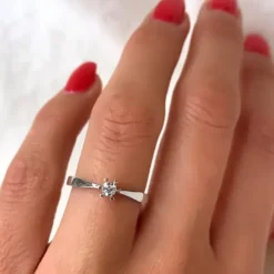 Kampagne - diamant solitairering i 14 karat hvidguld 0,10 ct