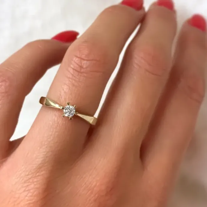 Kampagne - diamant solitairering i 14 karat guld 0,14 ct