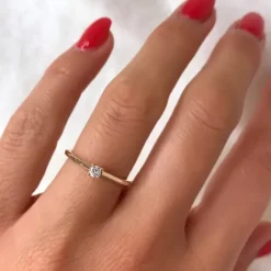 Kampagne - diamant solitairering i 14 karat guld 0,10 ct