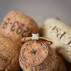 Kampagne - diamant solitairering i 14 karat guld 0,14 ct