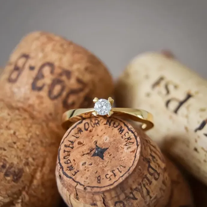 Kampagne - diamant solitairering i 14 karat guld 0,14 ct