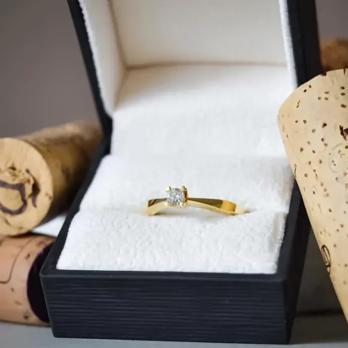 Kampagne - diamant solitairering i 14 karat guld 0,14 ct