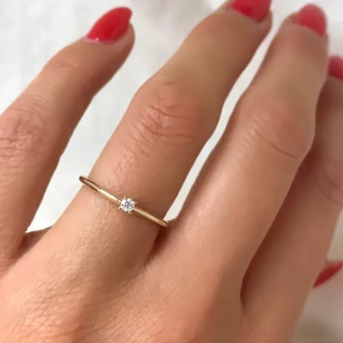 Kampagne - diamant solitairering i 14 karat guld 0,05 ct
